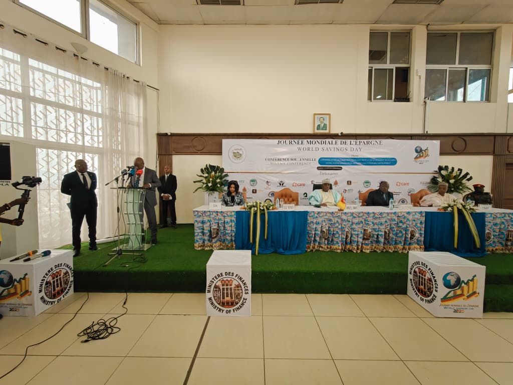 Monsieur Gilbert Didier EDOA, Secrétaire Général du MINFI, prononçant l'allocution de bienvenue