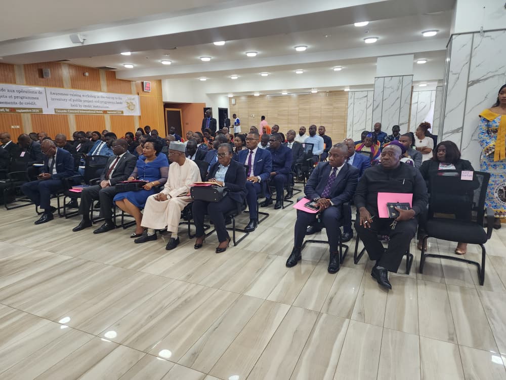 Recensement des fonds publics logés dans les établissements de crédit 4 Les participants attentifs aux travaux de l'atelier