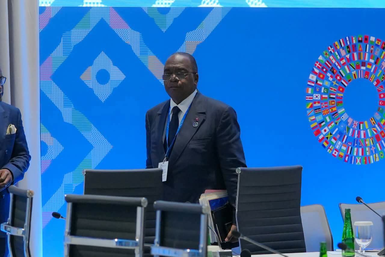 Monsieur Louis Paul MOTAZE dans la salle plénière des Assemblées annuelles du FMI et de la Banque mondiale