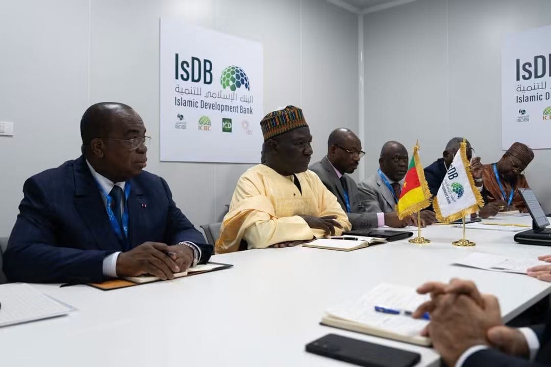 Monsieur Louis Paul MOTAZE et la délégation camerounaise en séance de travail avec la Banque islamique de développement